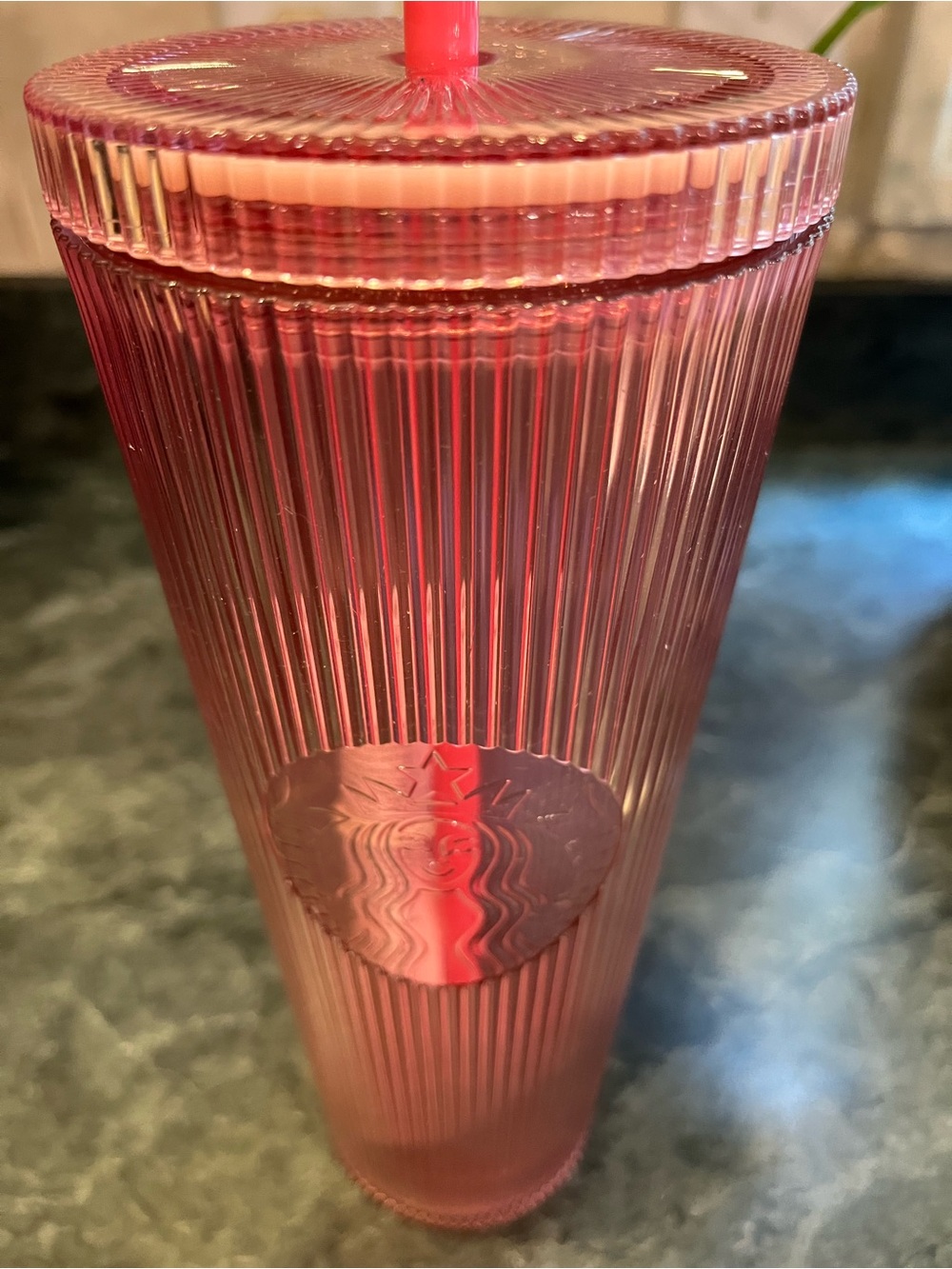 *NWT* Starbucks 2026 PINK DRINK COLLECTION LIMITED Strawberry Topper Cup 24 oz - Picture 3 of 3